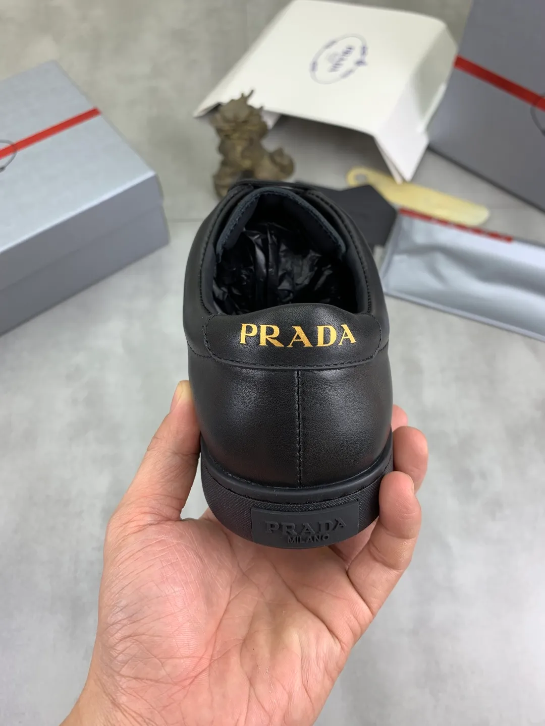Men's shoes 💰P540💰【New model】The hot model is on the official website, 🆘 The trendy brand (Prada) mainly promotes the hot model, the avant-garde and versatile fashion men's shoes are privately modeled, the cowhide surface is spliced 1:1.. The fashion is simple, the original imported cowhide lining and the cowhide feet; the atmosphere and personality are more fashionable, eye-catching and pursuing class. It will subvert the old idea and be a must-have for fashion trendsetters with you! Must keep it for yourself! Tall and comfortable, large and low, high-end quality workmanship. Size: 38-45; 3️⃣colors available.